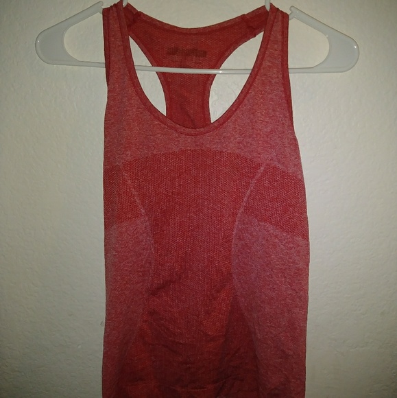 Forever 21 tight and stretchy workout shirt - Picture 1 of 2
